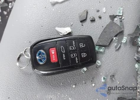 2023 Toyota Sienna Xle z USA, uszkodzony, nr VIN 5TDYSKFC8PS074090